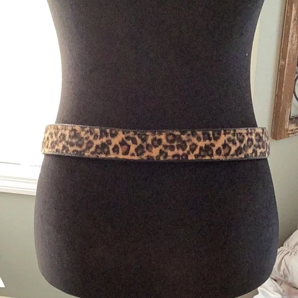 Belt with Crown Belt Buckle - Picture 3 of 7